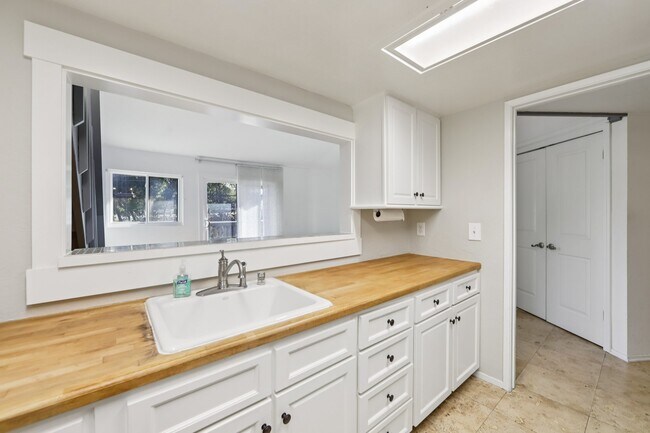 Cocina - 5400 Mountain Blvd