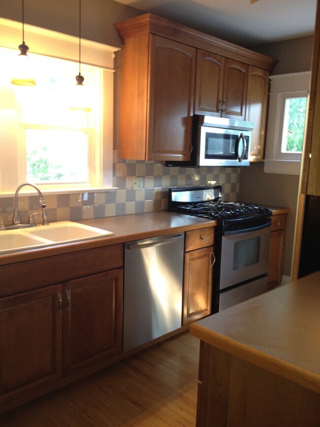 Building Photo - 201 E Sycamore St