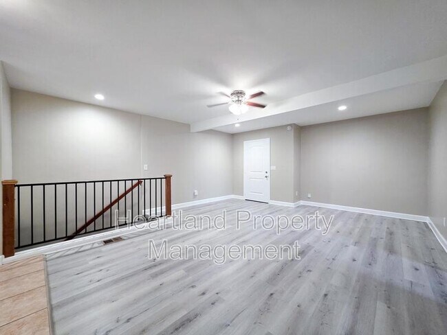 Foto del edificio - 8386 Golden Ave