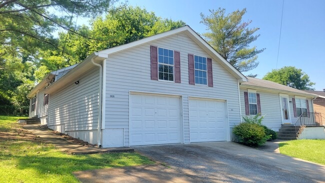 Building Photo - 2820 Airwood Dr
