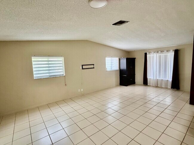 Foto del edificio - 7714 SW 8th Ct