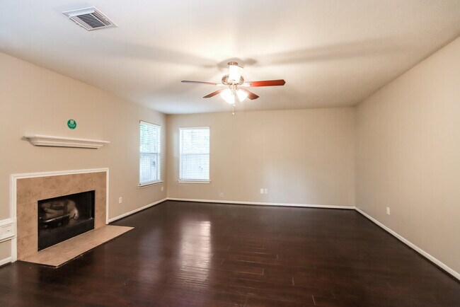 Foto del edificio - 403 Douglas Fir Dr