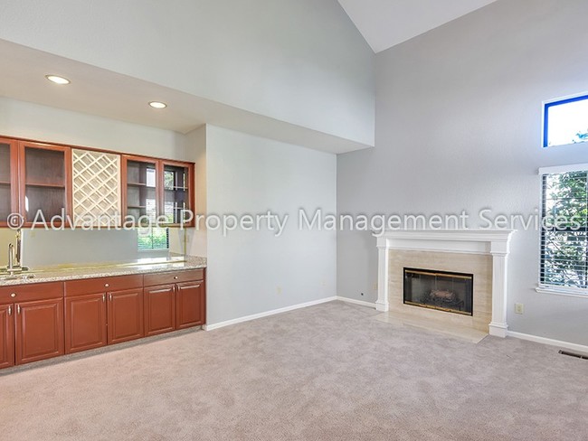 Building Photo - 3843 Cottonwood Dr