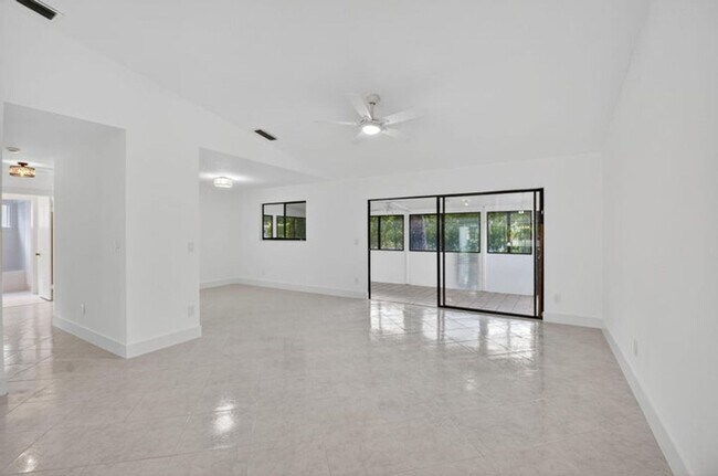 Building Photo - 29 Fawlkland Cir