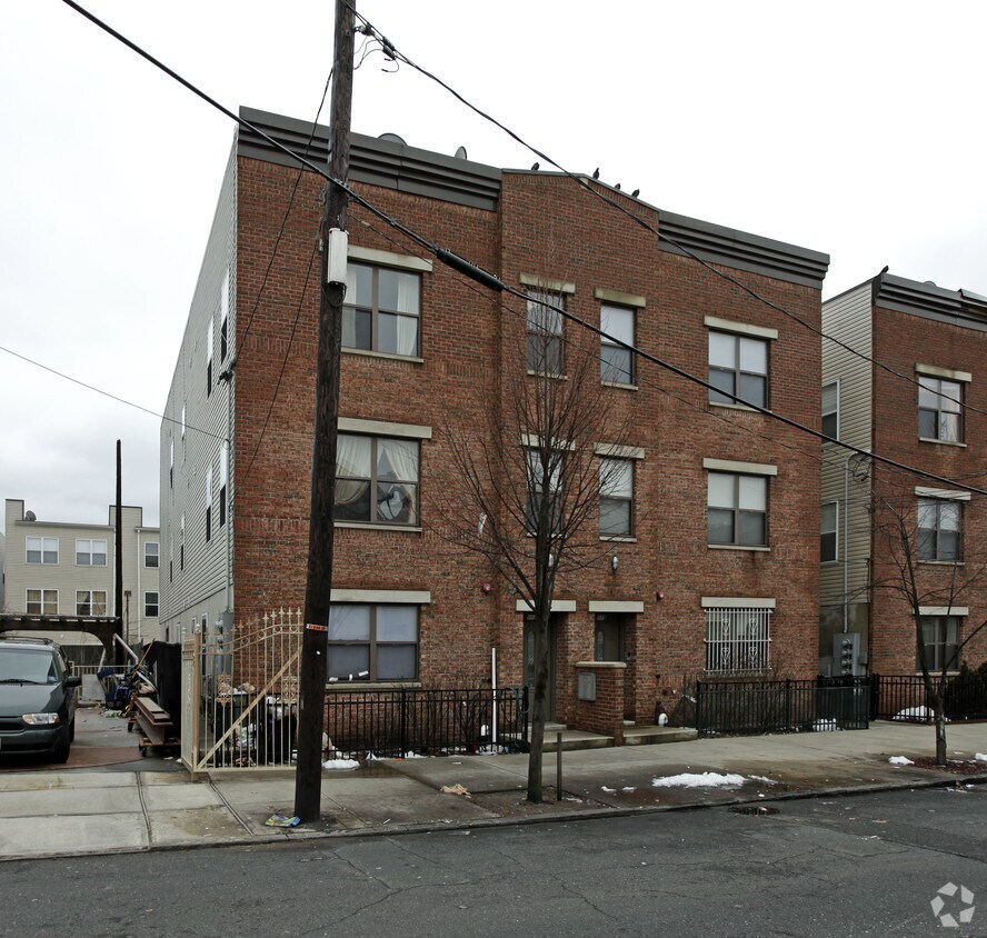 Building Photo - 113-115 Logan Ave