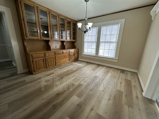 Building Photo - 343 Bonner St