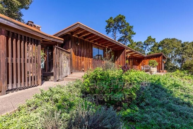 Building Photo - 575 Viejo Rd