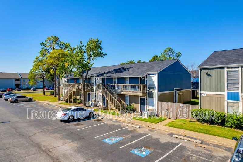 Foto principal - 4657 S Darlington Ave