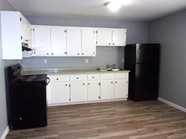 Building Photo - 1956 Doby Dr