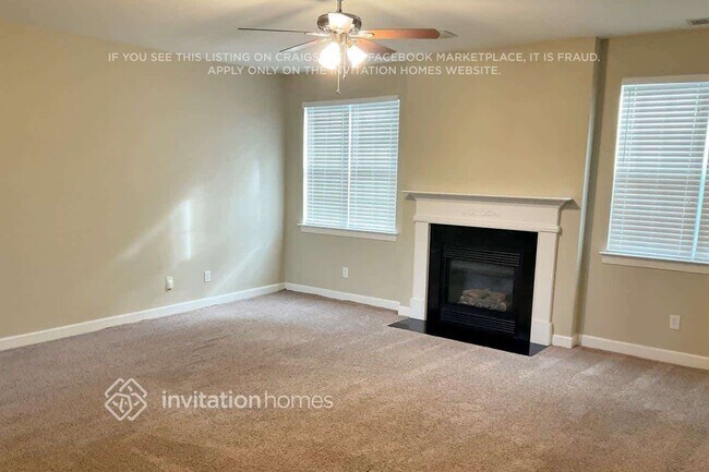Foto del edificio - 6302 Crosshall Pl