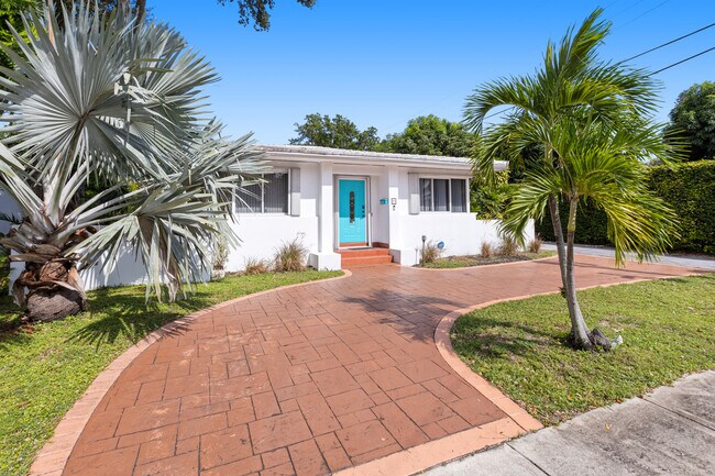 Front of house with driveway for parking - 25 NW 95th St