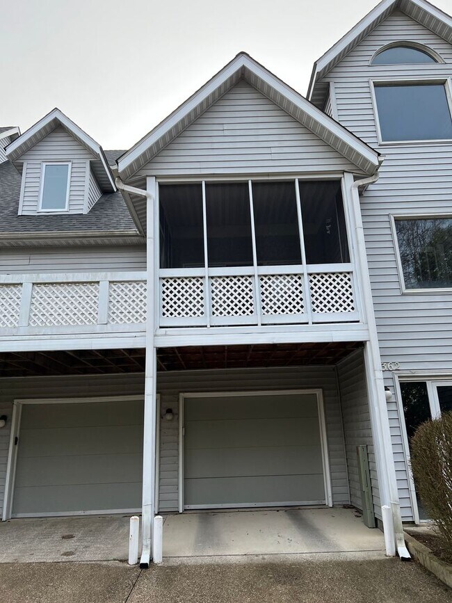 Foto del edificio - 2 Bedroom, 2 Bath by Mall Available Now!  $1,500 monthly