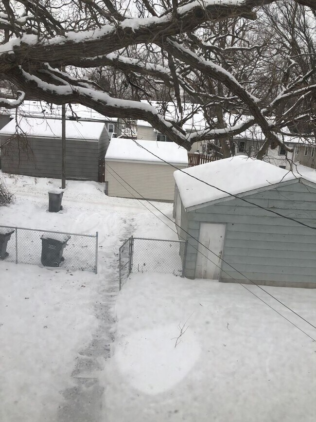 Foto del edificio - Cozy 3 bedroom house available