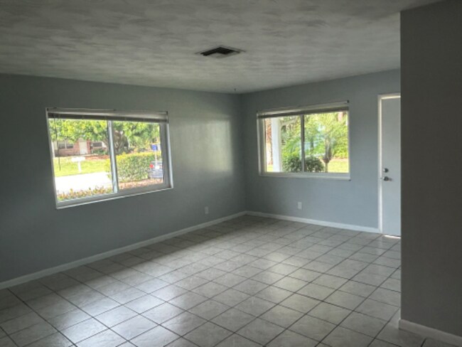 Foto del edificio - 860 NW 10th Terrace