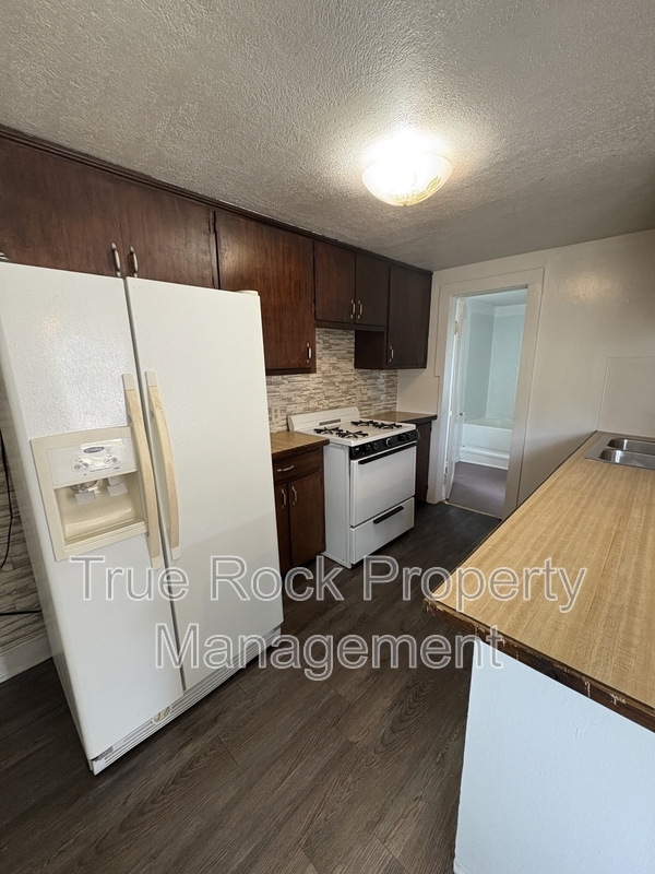 Building Photo - 315 S Stonewall Ave