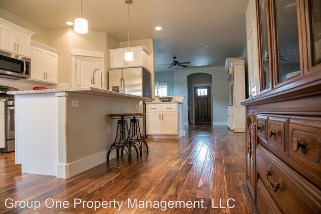 Building Photo - 3 br, 2.5 bath House - 5959 W. Beaufort St.