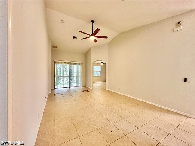 Building Photo - 1425 Mariposa Cir