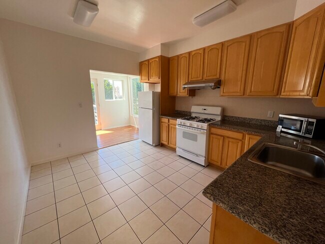 kitchen - 1473 9th Ave