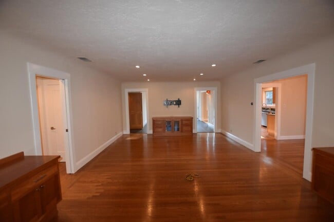 Building Photo - 510 San Benito Ave