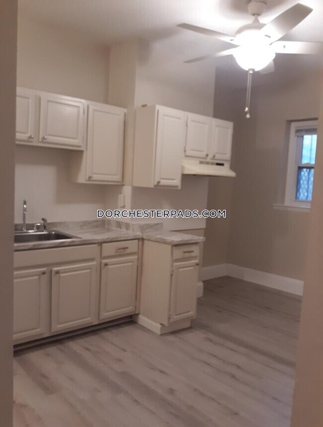 Foto del edificio - 338 Blue Hill Avenue