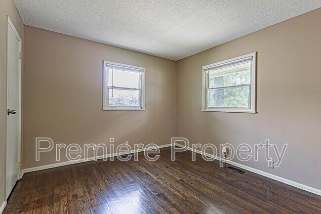 Building Photo - 9608 Ditman Way