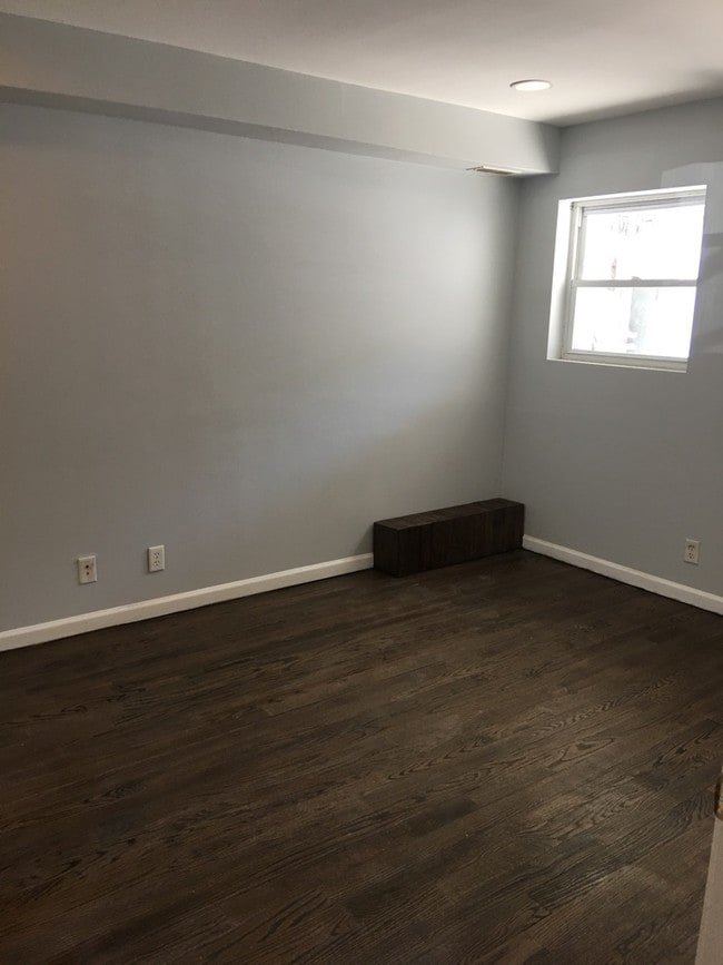 Building Photo - 14 Laidlaw Ave