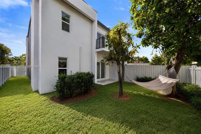 Foto del edificio - 3431 SW 16th Ter