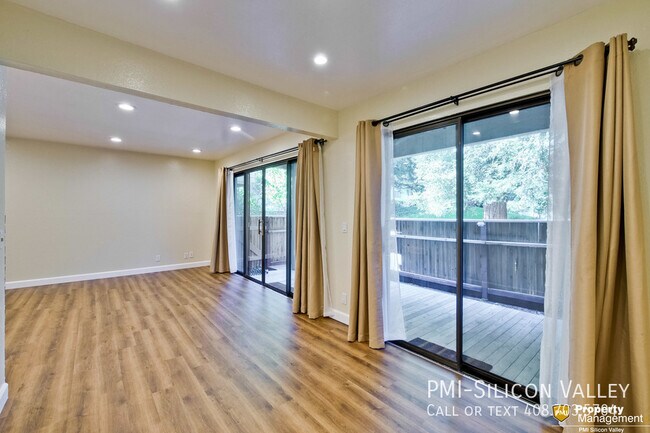 Foto del edificio - New Paint, New Floor and a Whole Lot More...