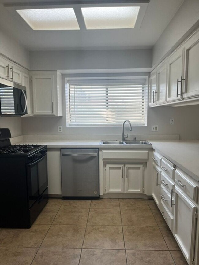 Foto del edificio - 8710 Lyn River Ct