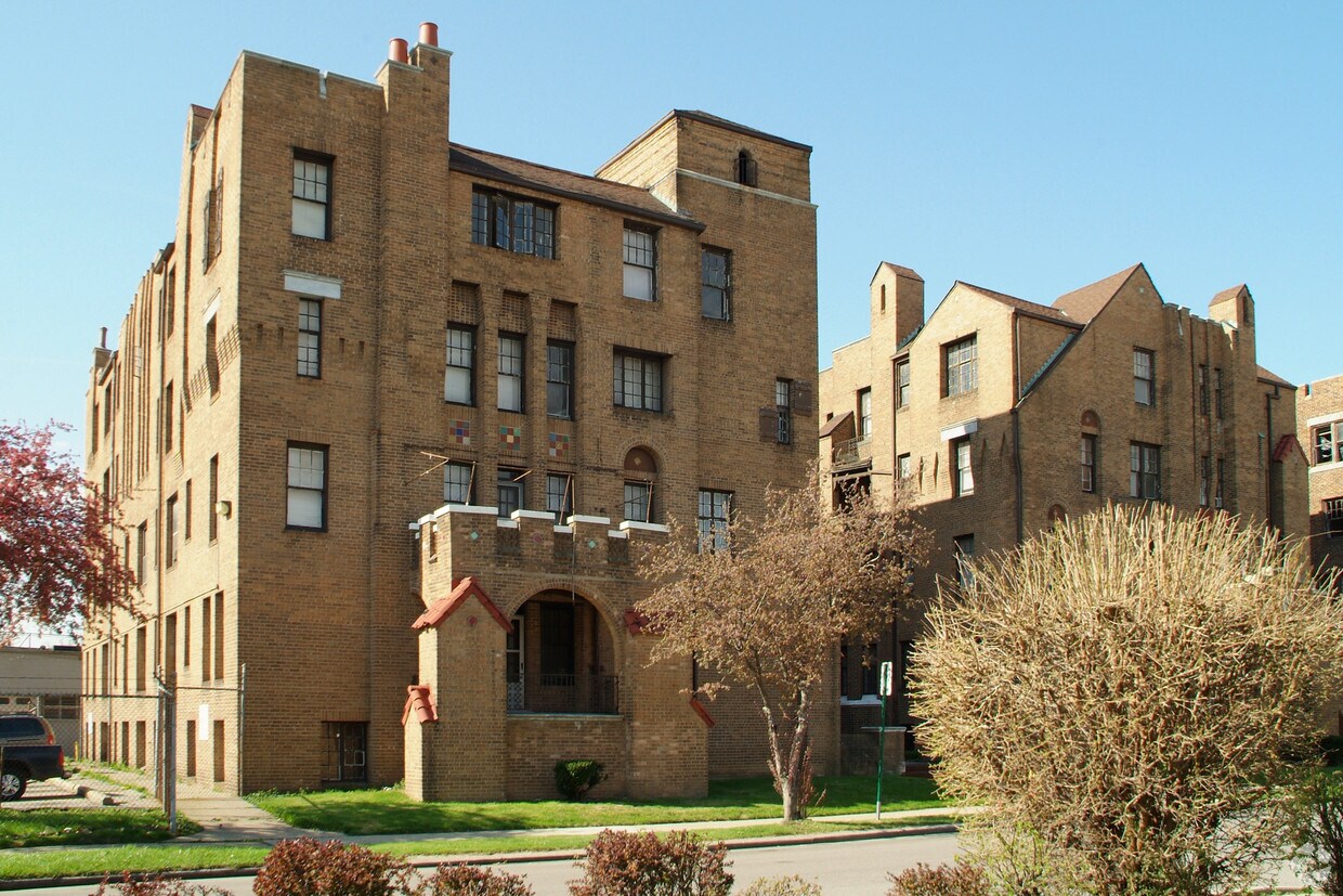 Palmer Park Square Apartments in Detroit, MI