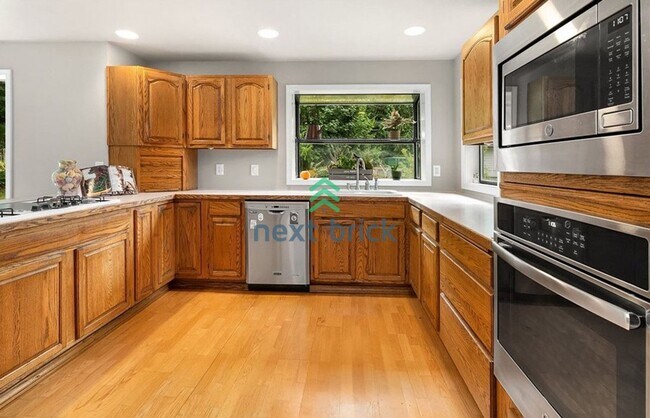 Photo - 4 Bed 2.5 Bath Custom Built Single-family ... House