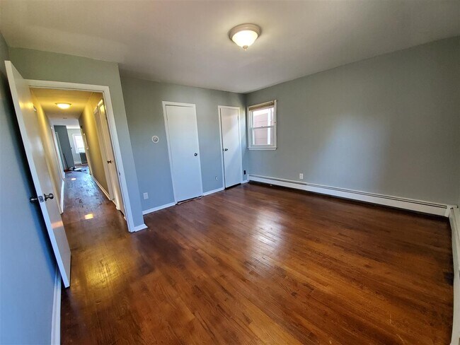 Building Photo - 32 Colonial Dr