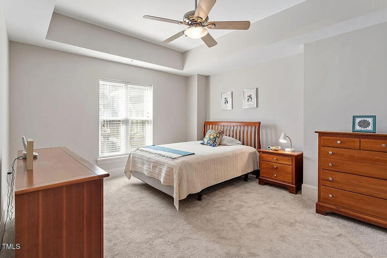 Foto principal - 222 Glenwood Ave
