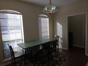 Building Photo - 714 Yorktown Ct