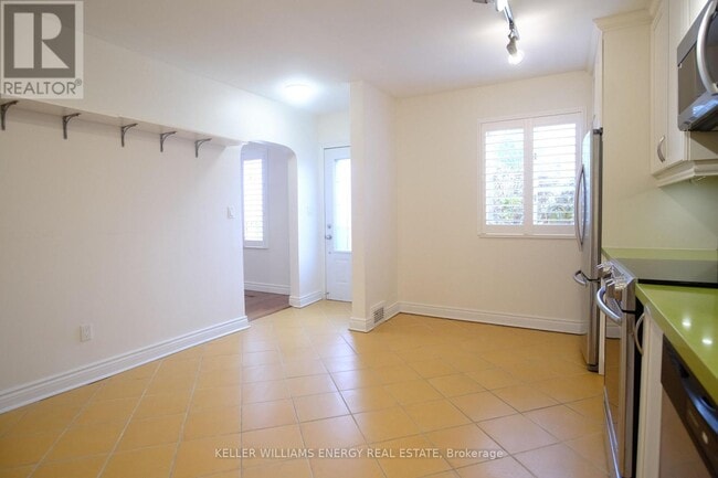 Photo du bâtiment - 8 Lynndale Rd