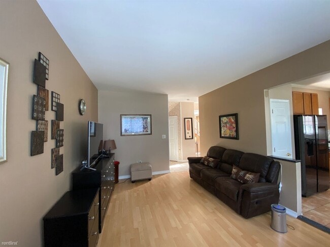Building Photo - 3 br, 2.5 bath Townhome - 29 Puchala Dr