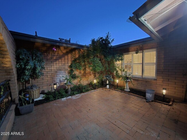 Foto del edificio - 6638 N 80th Pl