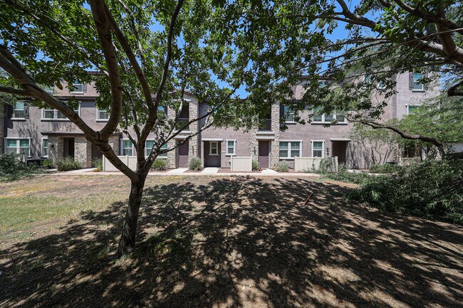 Foto del edificio - 2321 E Hidalgo Ave