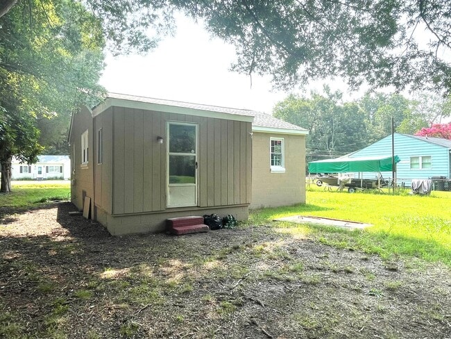 Building Photo - 21608 Hudson Street, S. Chesterfield