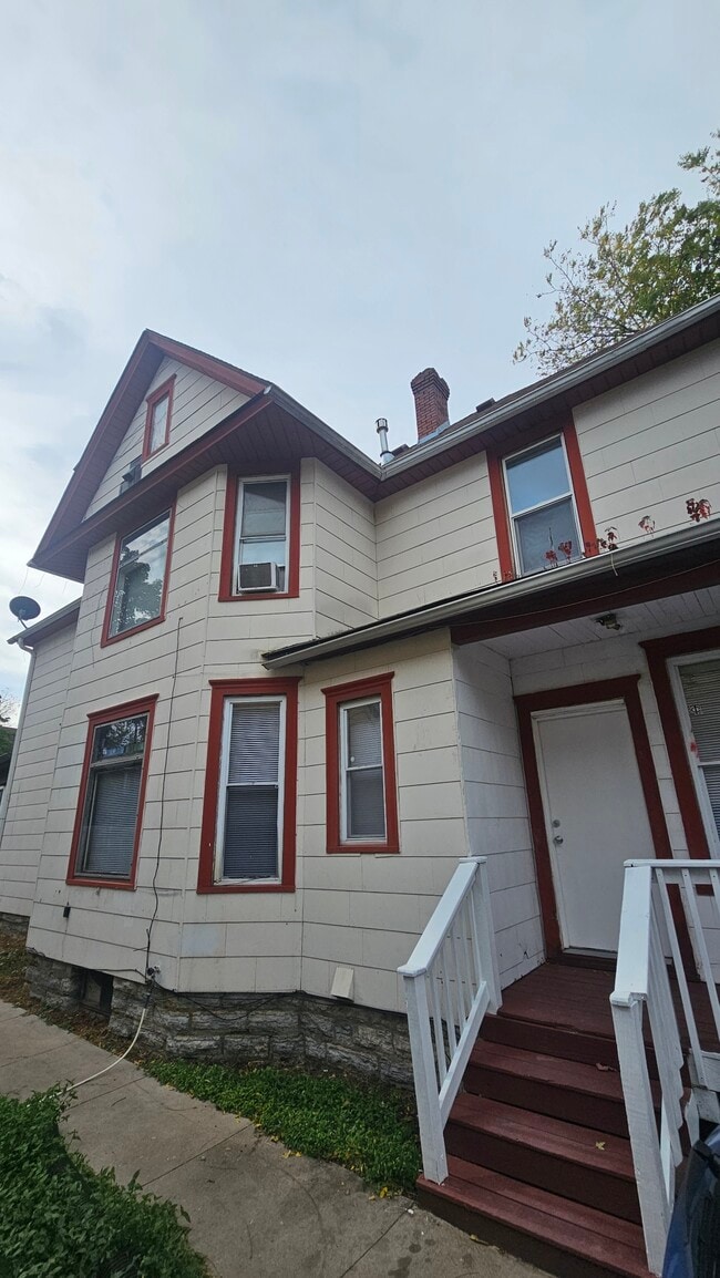 Building Photo - 585 Case Ave