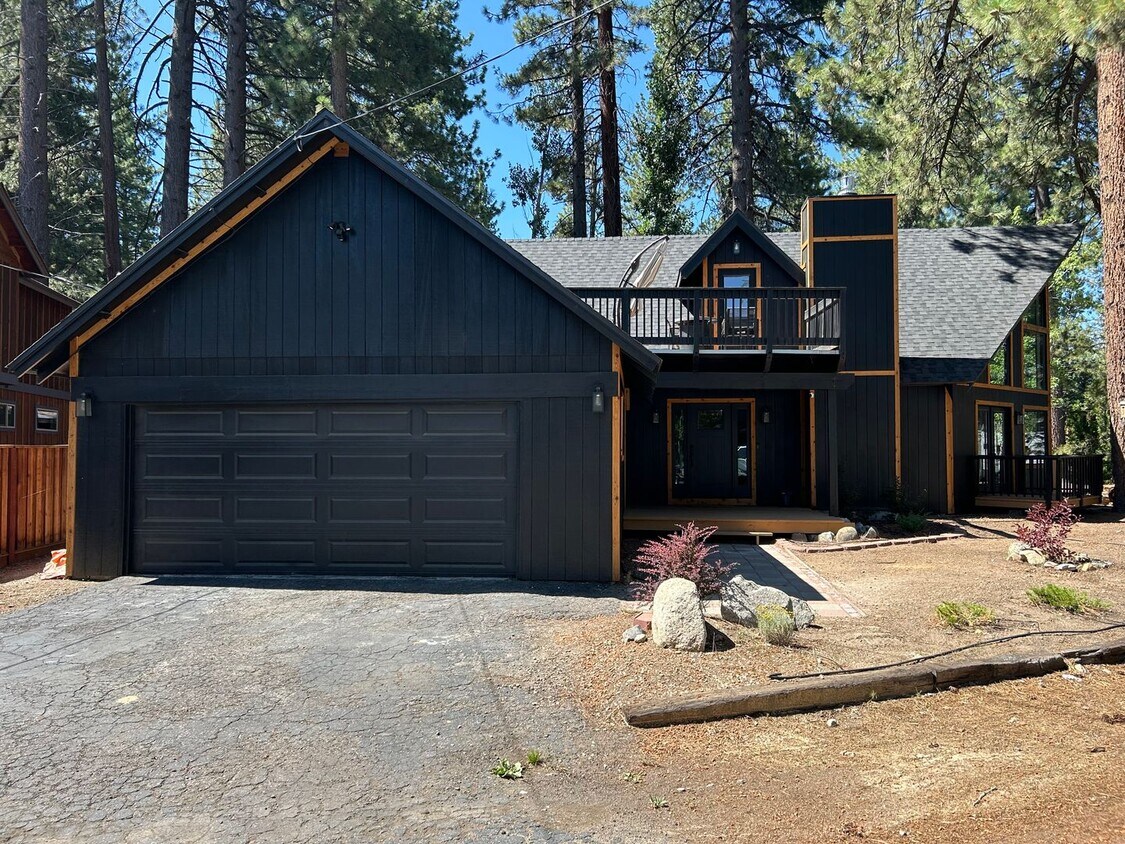 Foto principal - Beautifully Remodeled Chalet in Great Loca...