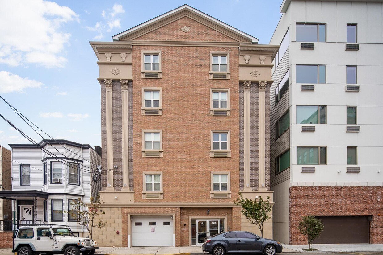 Primary Photo - 221 62nd St