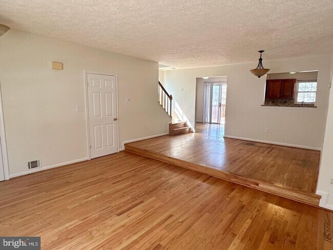 Foto del edificio - 898 Bayridge Dr