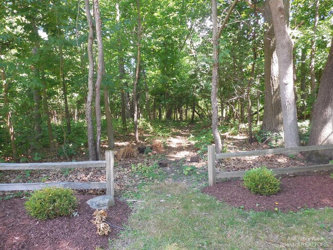 Building Photo - 484 Barton North Dr