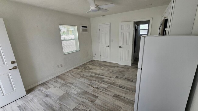 Building Photo - 2700 Jimmy Buffett Mem Hwy