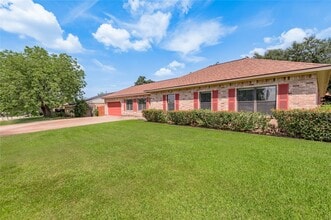 Building Photo - 2121 Normal Park Dr
