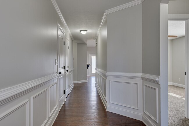 Building Photo - 1721 Dunmore Ave