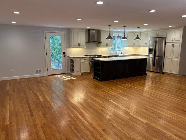 Foto del edificio - 109 Elmwood Rd