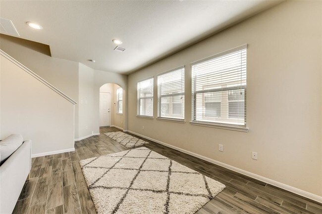 Foto del edificio - 8407 Hawthorne Valley Lane