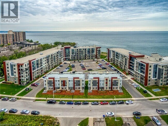 Building Photo - 125 Shoreview Pl